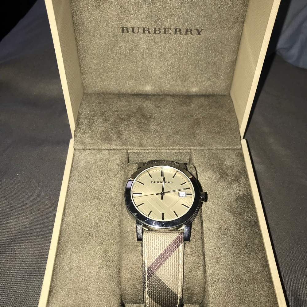 AUTHENTIC Burberry Watch - Picture 2 of 3